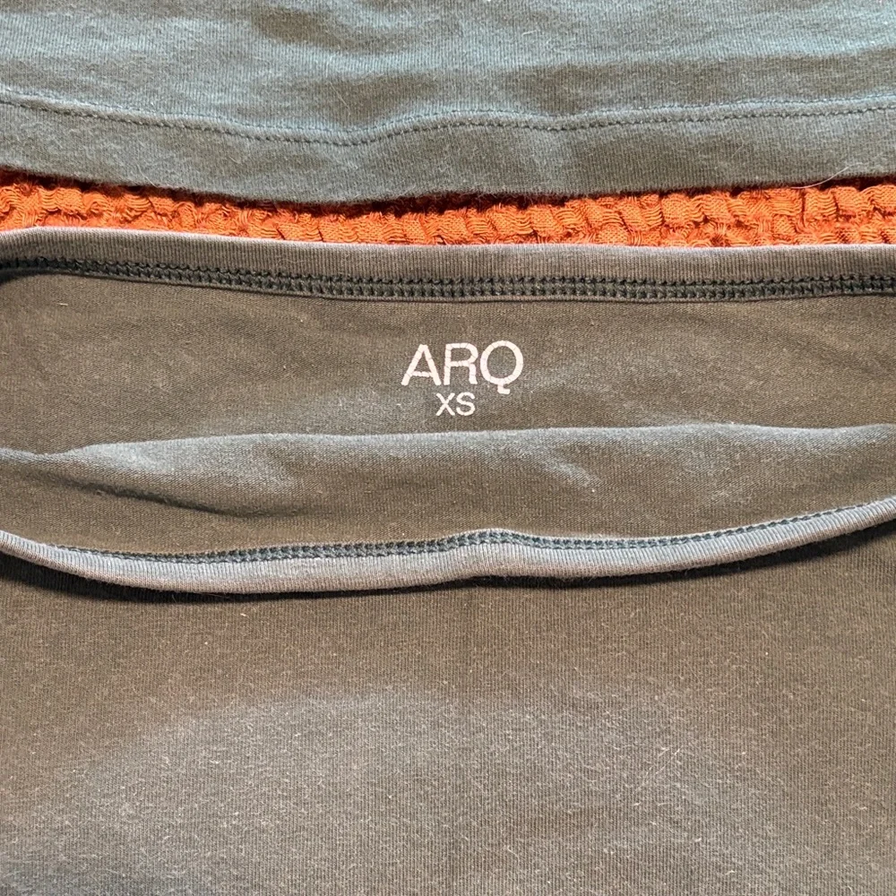 ARQ Cropped Tank & High Rise Undies Set - Picture 2 of 7